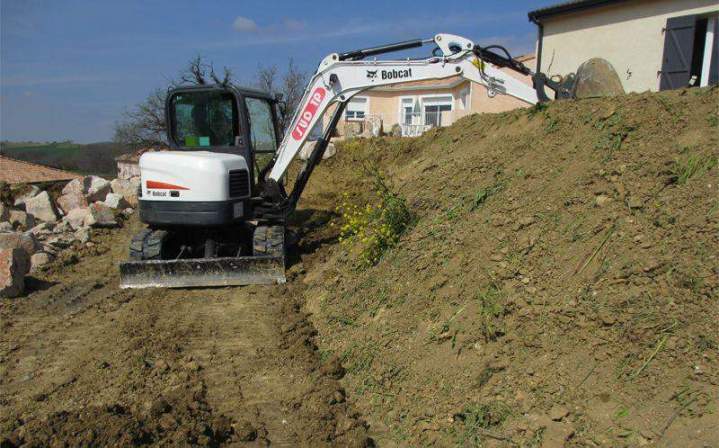 Réalisation enrochement avec engins de chantier Toulouse