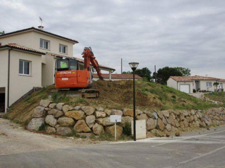 Machinerie pour travaux enrochement Toulouse